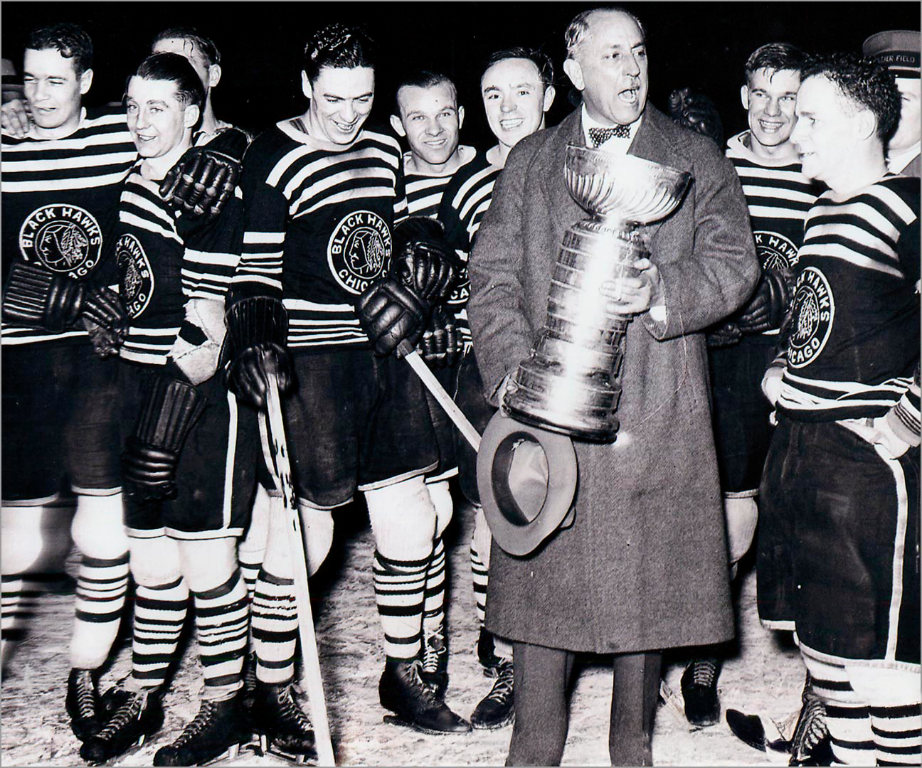 Time do Chicago Blackhawks de 1934 – Fonte: puckjunk.com (2025)