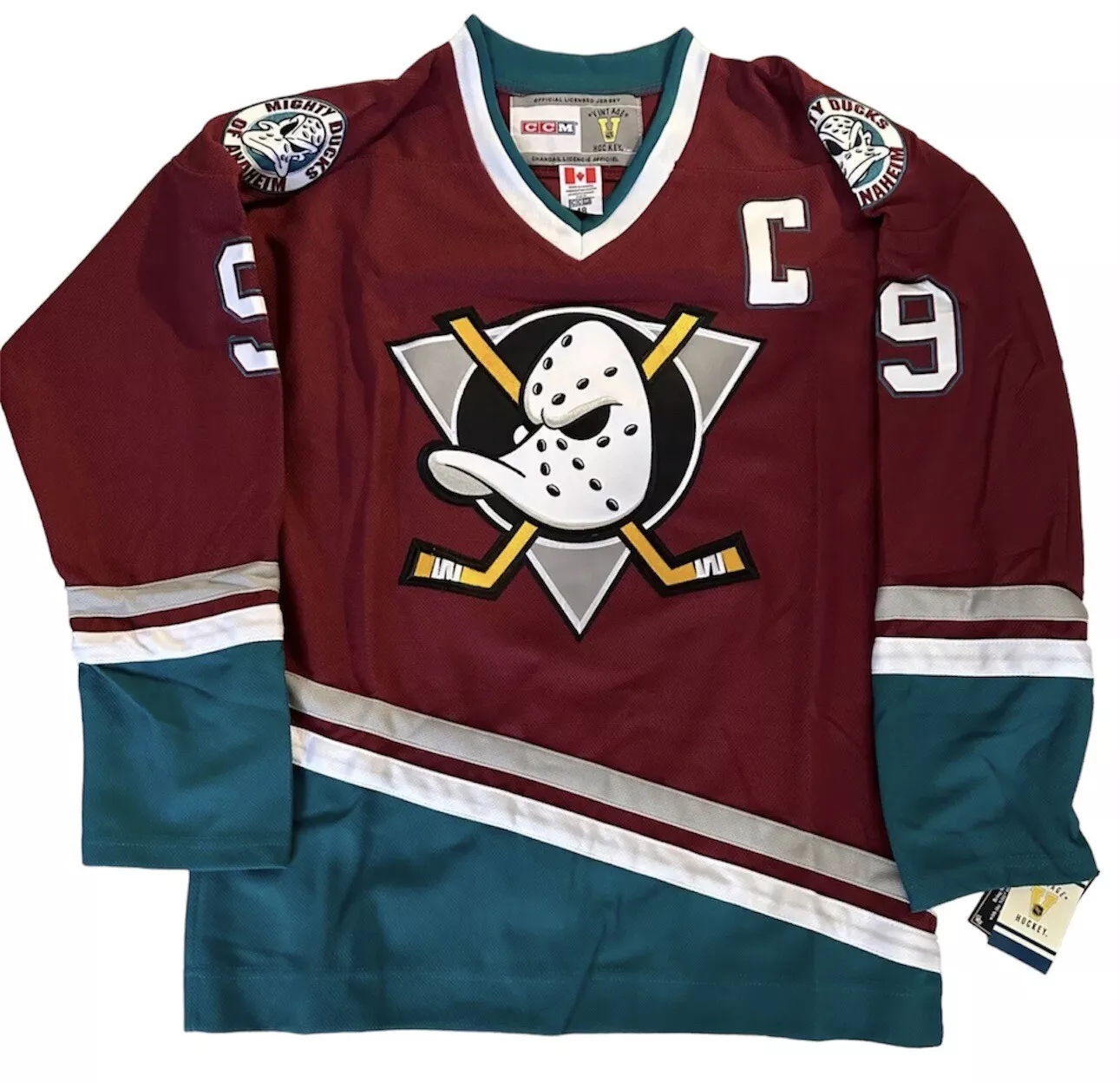 Jersey do jogador Anaheim Mighty Ducks, Paul Kariya, de 1995 – Fonte e-bay.com (2025)