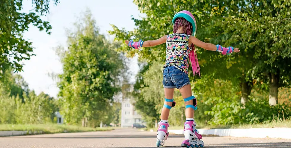 Criança aprendendo a Patinar - Fonte: Modo Brincar (2024)