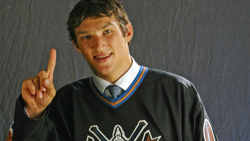 Ovechkin com 19 anos, quando assinou com o Capitals. Foto: Dave Sandford/Getty Images – Fonte: NHL (2025)