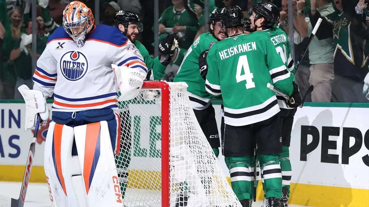 Jogadores do Dallas comemoram o gol no jogo 1 entre Dallas Stars e Edmonton Oilers, na final da Conferência Oeste: Fonte: NHL (2025)