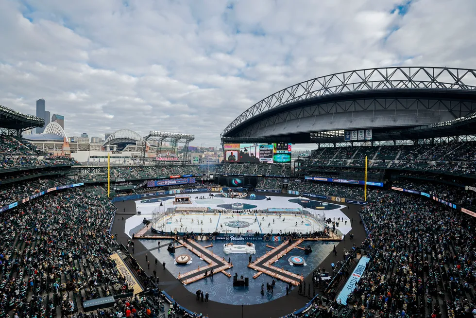Imagem Geral do Estádio T-Mobile Parking, durante o aquecimento entre as equipes do Vegas Golden Knights e Seattle Kraken no NHL Winter Classic de