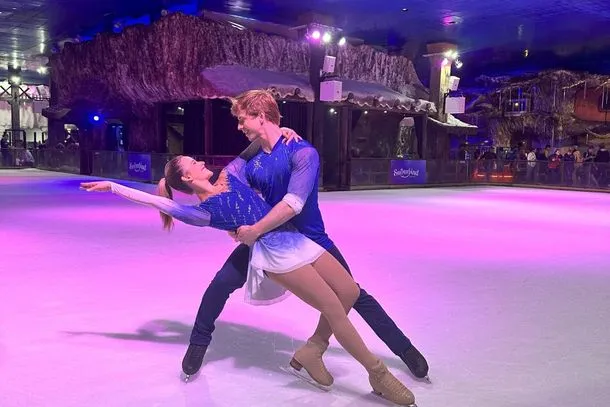 Show de Patinadores profissionais na pista de patinação do parque Snowland – Fonte: Gramado – Portal da Cidade (2025)