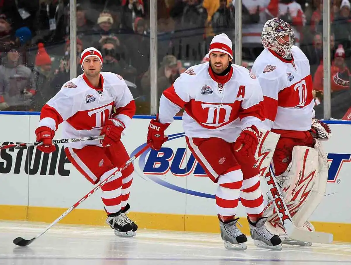 Uniforme utilizado pelo Detroit Red Wings, especialmente desenvolvido para o Jogo inaugural do Winter Classic, em 2009. Foto: Dave Reginek/Getty Images (2015)