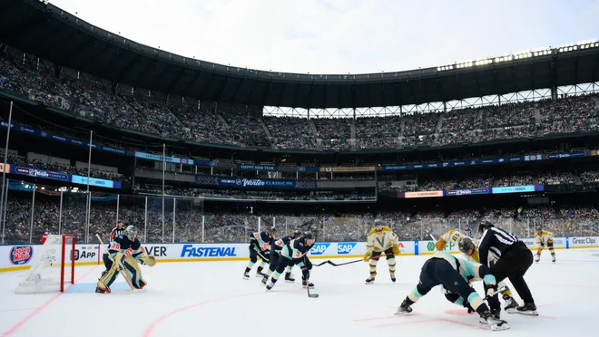 Winter Classic 2024, entre as equipes do Seattle Kraken e Vegas Gonden knights – Por: Mike Brehm – Fonte: USA TODAY (2024)