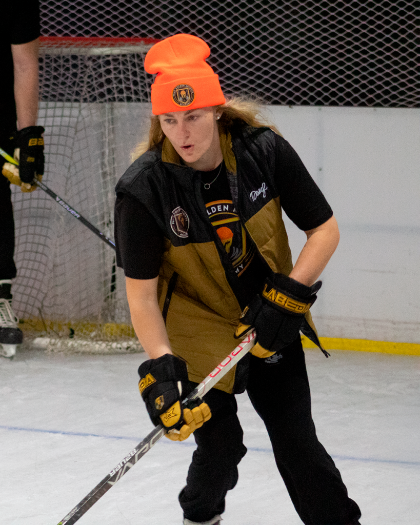Chelsey Goldeberg, jogadora de Hockey Profissional, na Arena Ice Brasil, em São Paulo (SP) – Foto: Victor Valêncio / Ice Hockey Br (2023)
