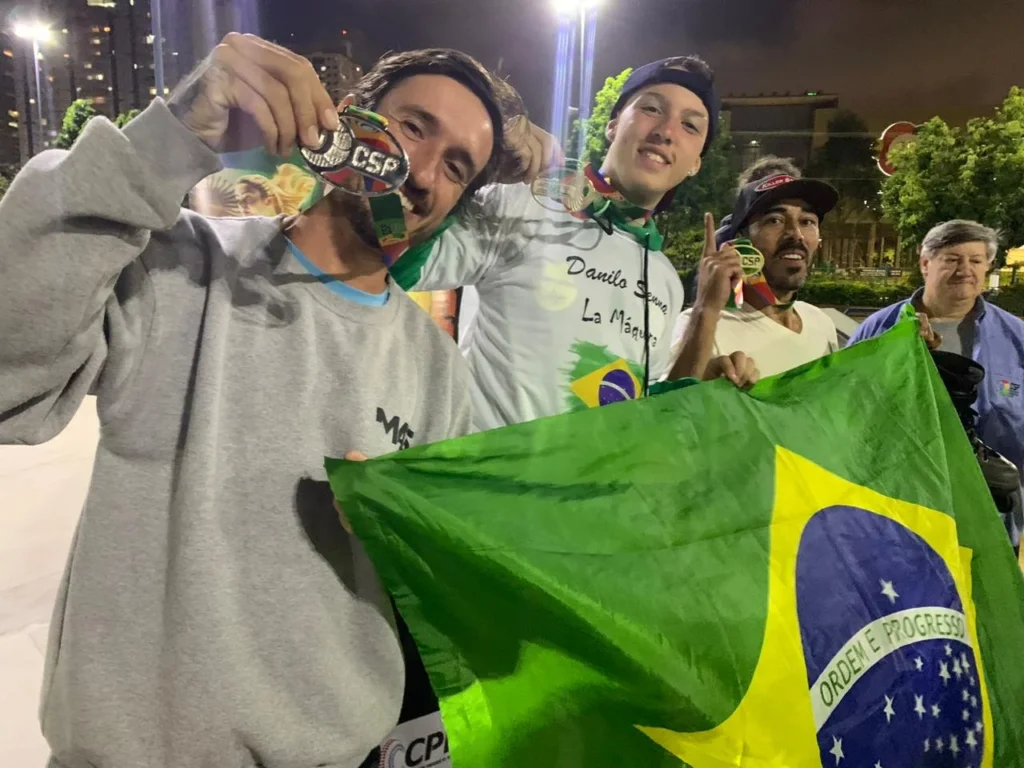 O campeão Danilo Senna, o segundo da esquerda para a direita – Fonte: CBHP (2023)