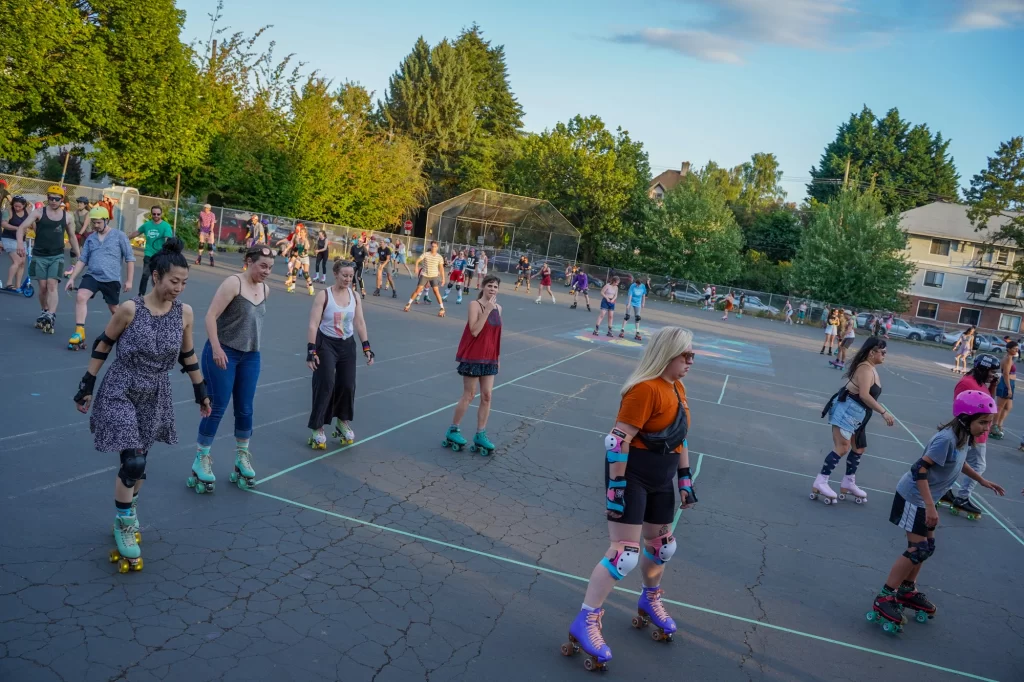 Grupo de patinação em Portland (EUA) - Foto: Jonathan Maus/BikePortland-Fonte: Bike Portland (2022)