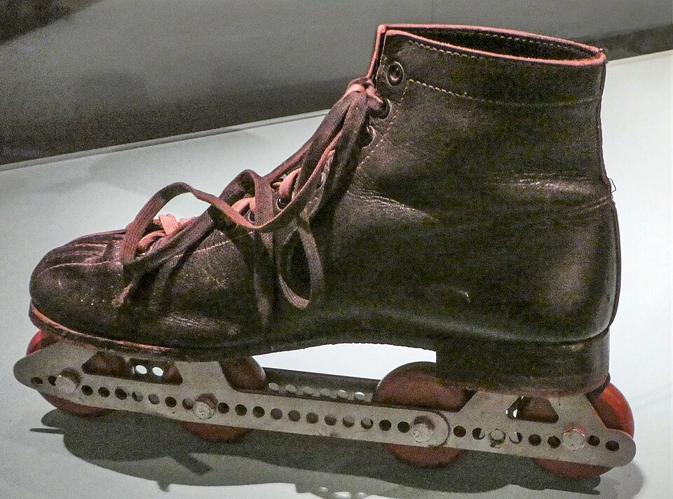 Protótipo de Patins em linha da CRS de 1966 - Fonte: Wikwand (2025)