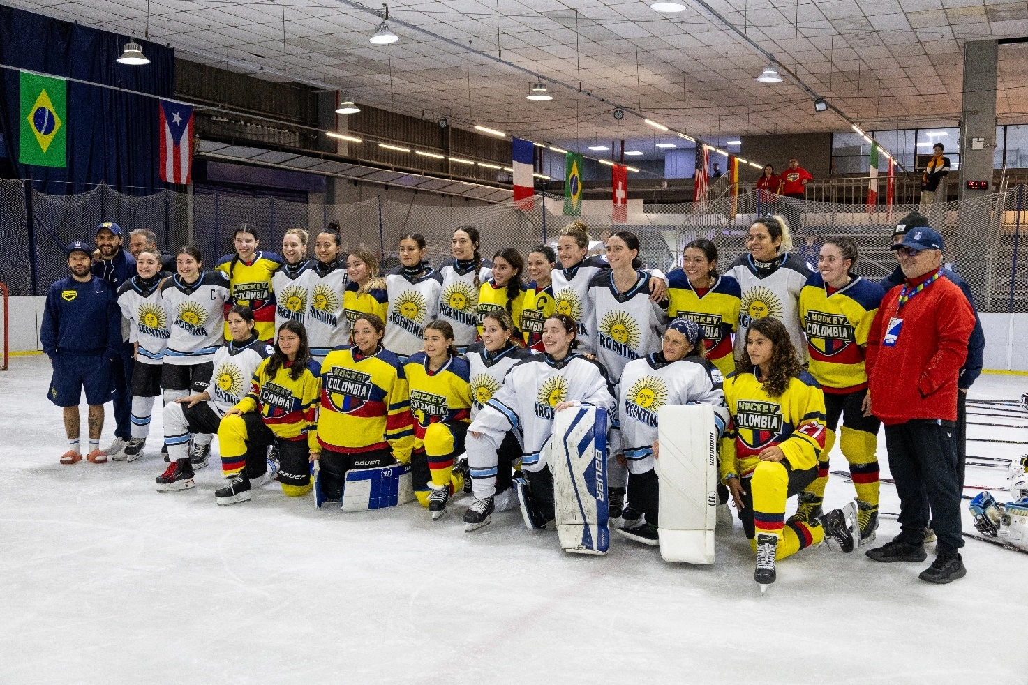 Times da Argentina e Colômbia, no torneio internacional, na Arena Ice brasil - Foto: Pedro Stanischesk – Ice Hockey Br (2024)