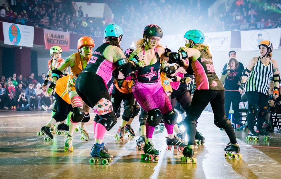 Jogo de Roller derby feminino – Foto: Ron Wilbur – Fonte: Mspmag (2018)