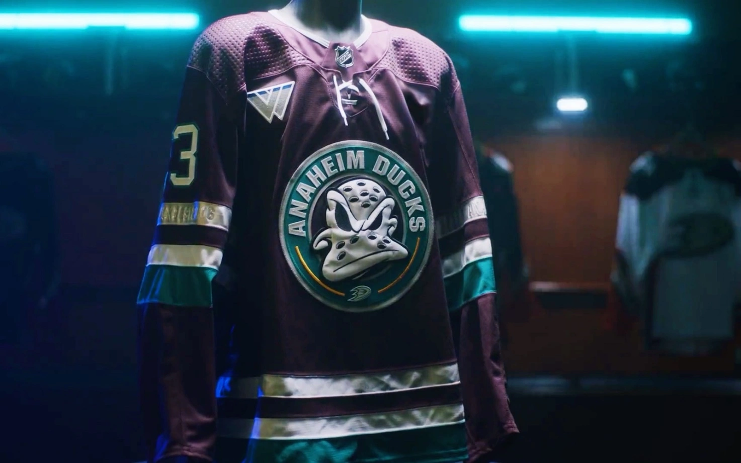 3º Uniforme dos Ducks utilizado para as comemorações dos 30 anos da franquia- Fonte: Niceramk Click (2023)