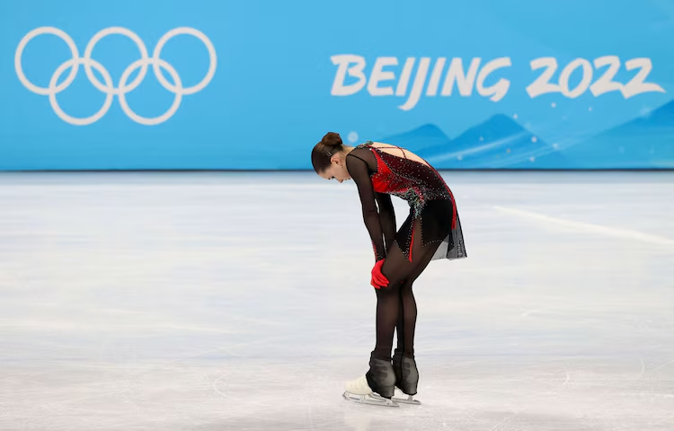 Patinadora Russa Kamila Valieva na sua apresentação Individual nas Olimpíadas de Inverno em Pequim 2022 – Foto: Jean Catuffe/Getty Images – Fonte: ESPN (2022)