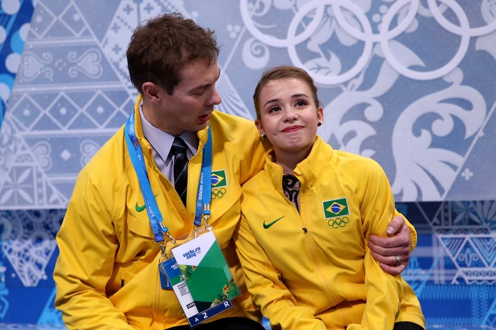 Isadora Williams é consolada após sua apresentação nos Jogos de Inverno de Sochi — Foto: Matthew Stockman/GettyImages _ Fonte: CBDG (2014).