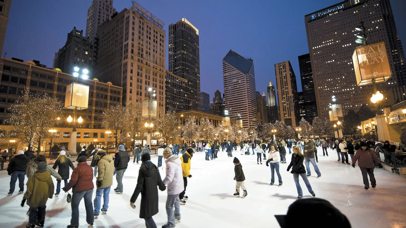 Pista de Patinação no Gelo no Millennium Park – Foto: Patrick L. Pyszka - Fonte: Time Out (2025)