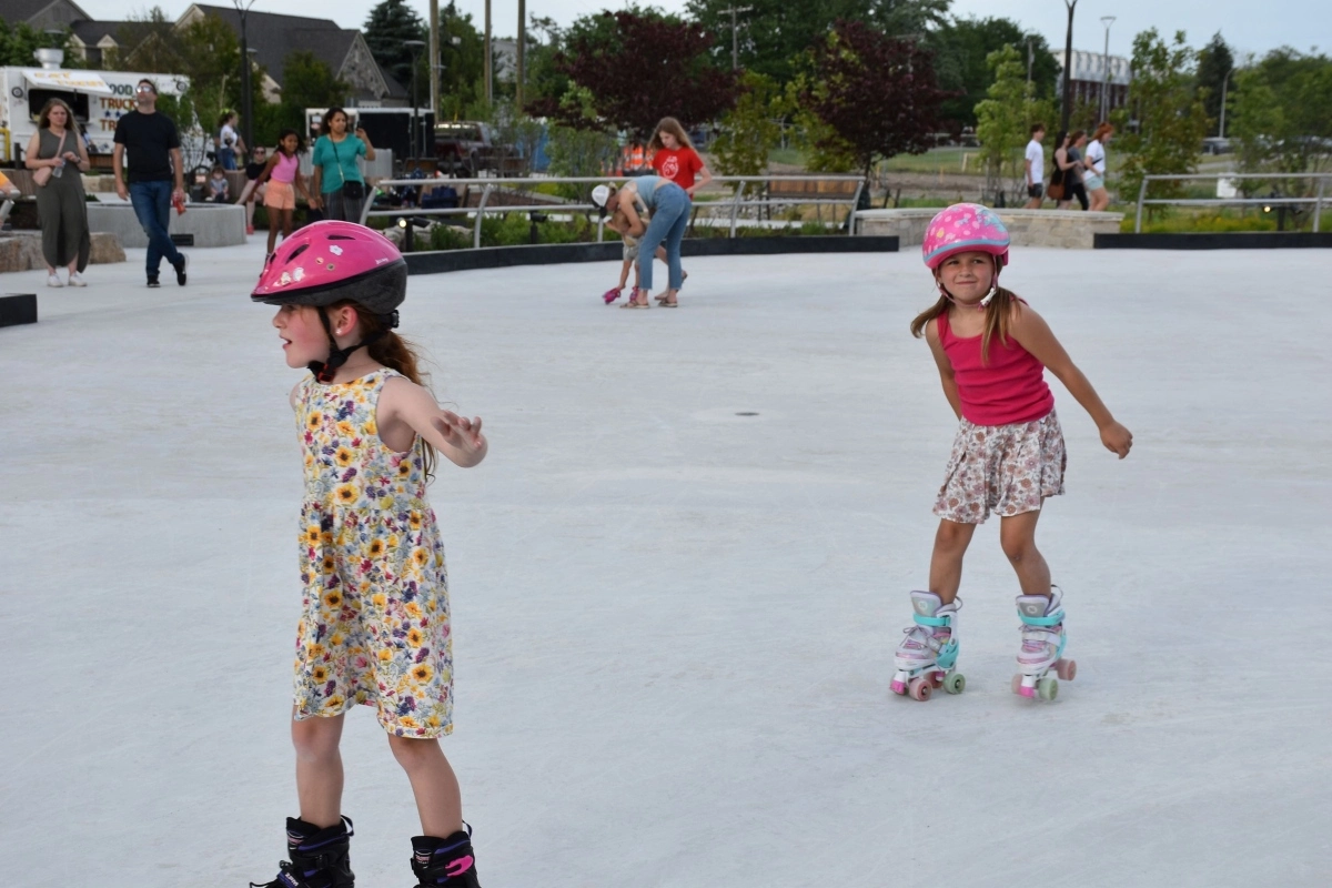 Crianças Patinando — Fonte: Little Guide Detroit (2025)