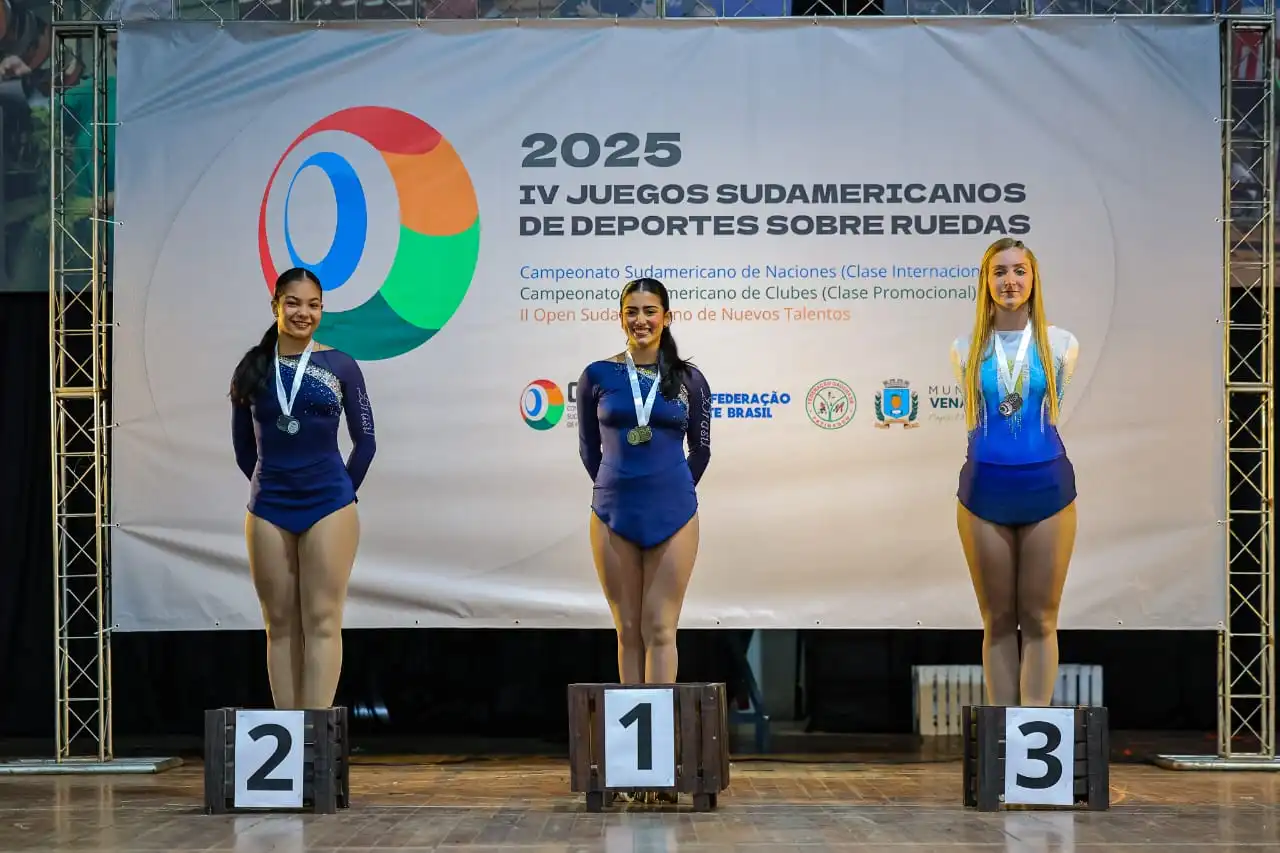 Cerimônia de Premiação nos IV Jogos Sul-Americanos de Esportes sobre Rodas 2025, em Venâncio Aires (RS) – Crédito: Dream Team Photography - Fonte: Notícias Unisanta (2025).