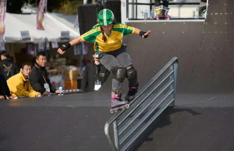 Patinadora Brasileira Ana Júlia Silva competindo no Campeonato mundial de Patinação Freestyle, em Sakai no Japão – Fonte: Roller enligne (2025)