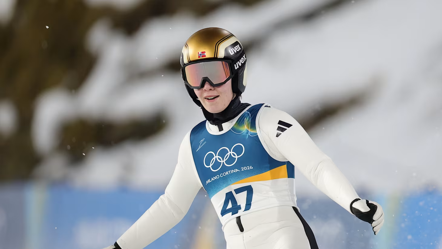 A esquiadora Anna Odine Stroem que conquistou a medalha de ouro no salto de esqui em rampa grande. Por Will Imbo - Imagem Getty Images (2026).