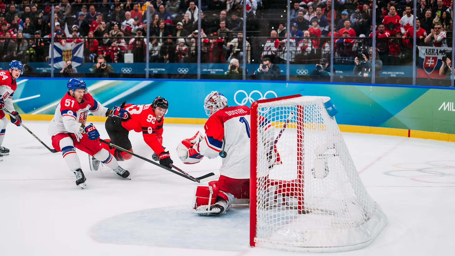 Jogo entre Canadá e República Tcheca pelas quartas de final do hockey masculino nos Jogos Olímpicos de Inverno de 2026, na quarta-feira, 18 de fevereiro de 2026. Foto: Salomon Micko Benrimoh – Getty Images - Fonte: Olympics (2026).