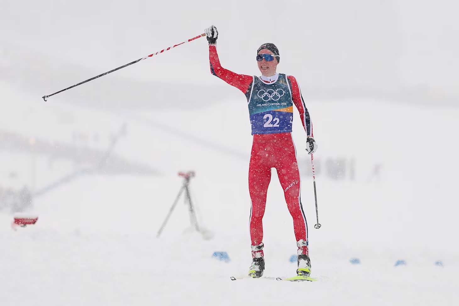 Jens Luraas Oftebro, da Equipe Noruega, comemora após competir na prova de velocidade por equipes do Combinado Nórdico nos Jogos Olímpicos de Inverno de Milão-Cortina 2026, no Estádio de Salto de Esqui Predazzo, em 19 de fevereiro de 2026, em Val di Fiemme, Itália. – Foto: Alex Slitz/Getty Images – Fonte Olympics (2026)