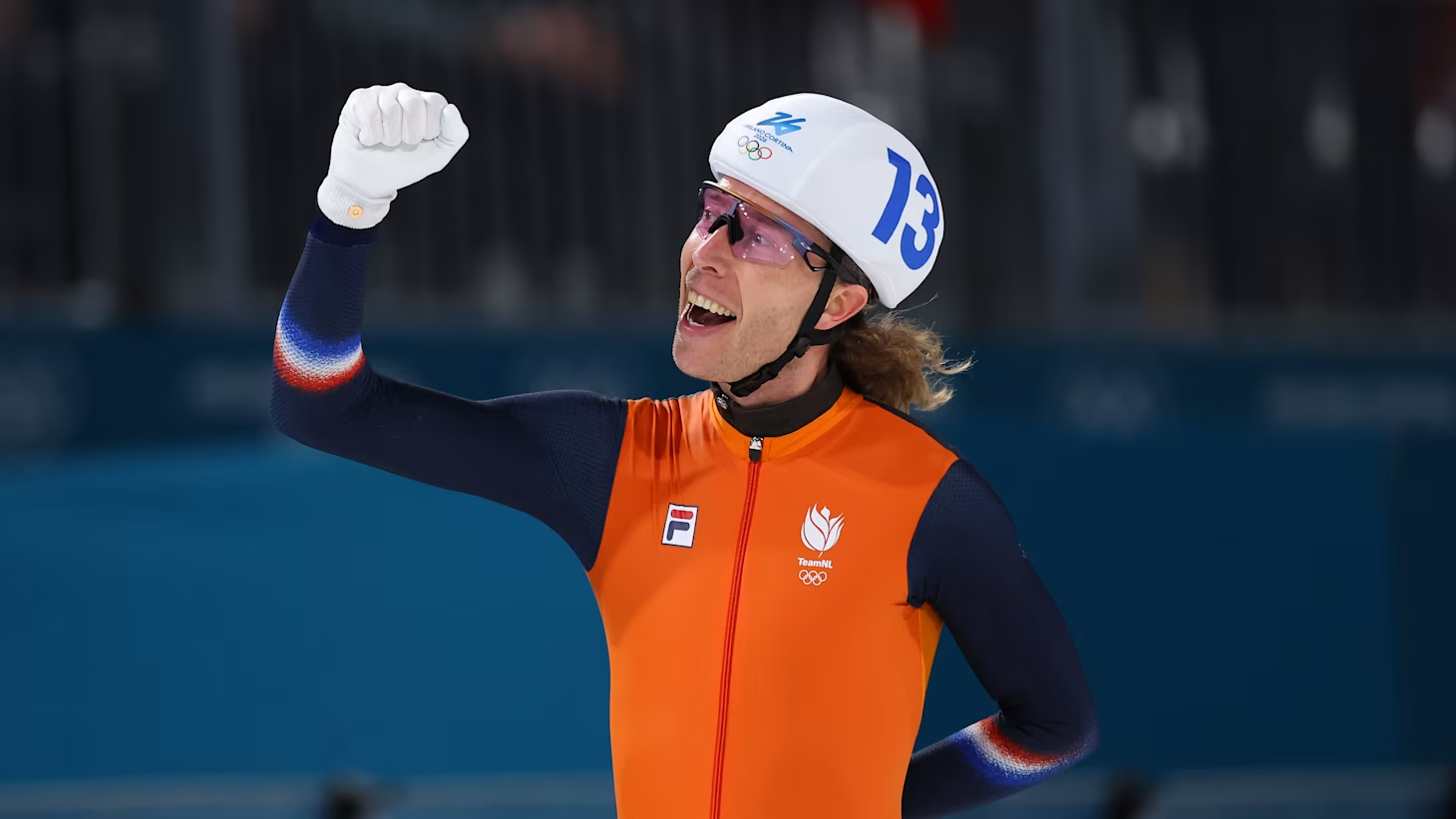 O patinador Holandês Jorrit Bergsma, comemora a conquista da sua medalha de ouro nas olimpíadas de Milano Cortina 2026 – Foto: Dean Mouhtaropoulos/Getty Images – Fonte: Olympics (2026)