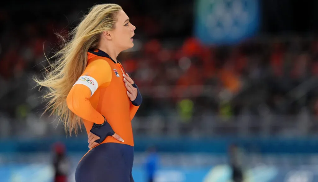 Jutta Leerdam da Holanda reage após patinar durante os 500m femininos durante os Jogos Olímpicos de Inverno Milano Cortina 2026 no Milano Speed Skating Stadium, em 15 de fevereiro de 2026. Crédito obrigatório: Amber Searls-Imagn Images – Fonte: The Big Lead (2006)