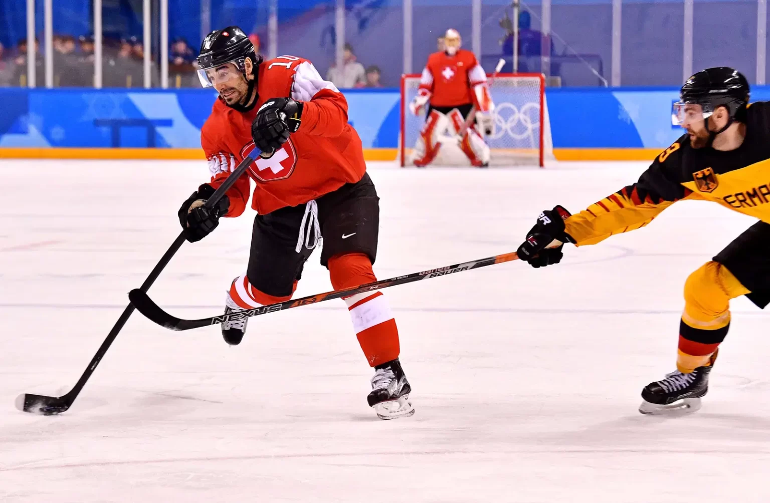 Jogo da Suíça nos jogos olímpicos de inverno de 2018 – Foto: Robert Hanashiro-Imagn Images – Fonte: The Hockey News (2025)