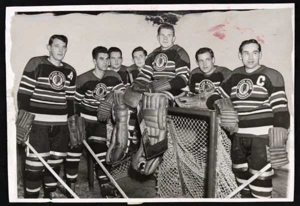 Equipe do Chicago Blackhawks , em 1950 - Foto: Chicago Sun-Times - Fonte: Merson on line auctions(2012)