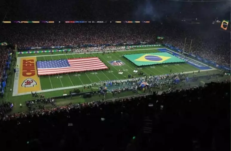 Abertura do jogo entre Los Angeles Chargers e Kansas City Chiefs, ocorrido no estádio do Corinthians em 05/09/2025 - Foto: Buda Mendes/Getty Images – Fonte: Terra (2025)