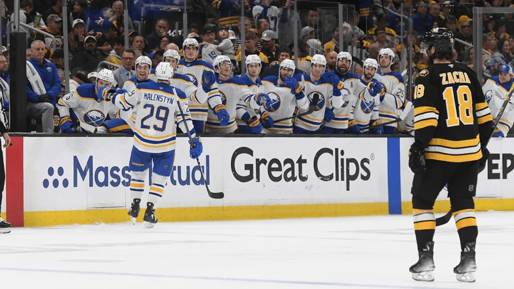 Jogo 4 dos playoffs da NHL entre as equipes do Buffalo Sabres contra o Boston Bruins em 26/04/2026 - BUF@BOS – Por Joe McDonald – Fonte: NHL (2025)