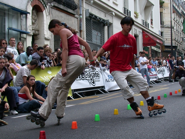 Patinadores competindo em torneio de Inline slalom – Fonte: World Skate (2026)