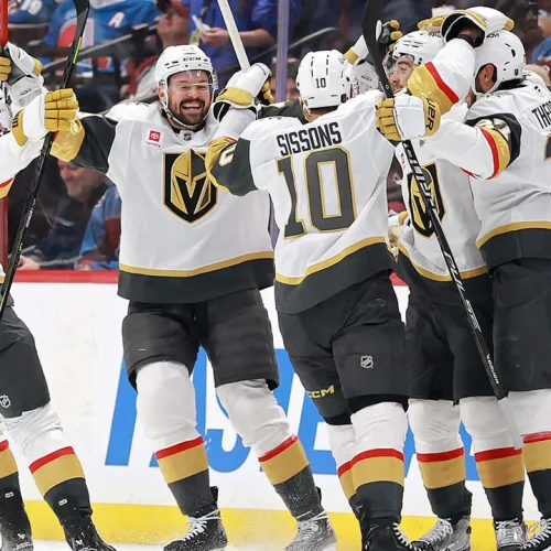 A equipe do Vegas Golden Knights Comemora o gol no jogo 1, ocorrido em 20/05/26 em Denver – Fonte: NHL (2026).
