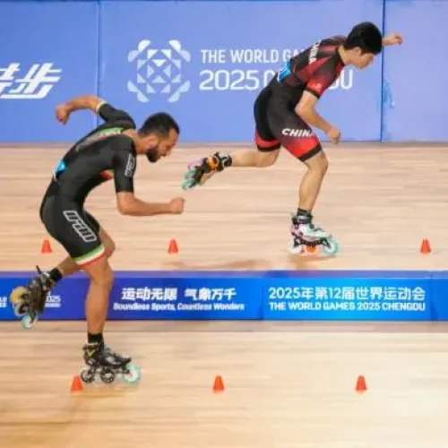 Atletas competem no slalom de velocidade, na Copa do mundo de 2025 da World Skate – Fonte: World Skate (2025)