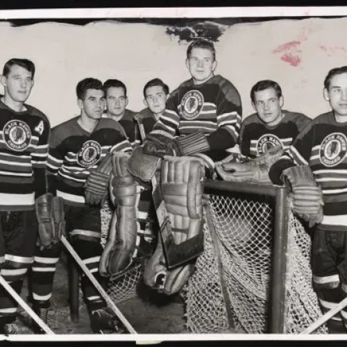 Equipe do Chicago Blackhawks , em 1950 - Foto: Chicago Sun-Times - Fonte: Merson on line auctions(2012)