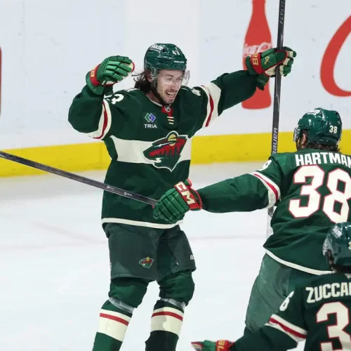 Hughes retoma a liderança com o segundo gol da partida - DAL@MIN, Jogo 6 – Fonte NHL (2026)