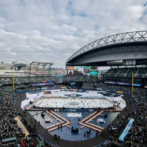 Imagem Geral do Estádio T-Mobile Parking, durante o aquecimento entre as equipes do Vegas Golden Knights e Seattle Kraken no NHL Winter Classic de
