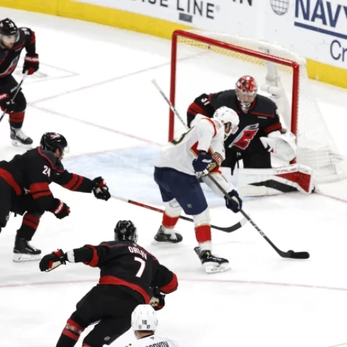Jogo 1 entre Flórida Panthers e Carolina Hurricanes, pela final da Conferência Leste da NHL 2025 – Fonte: NHL (2025)
