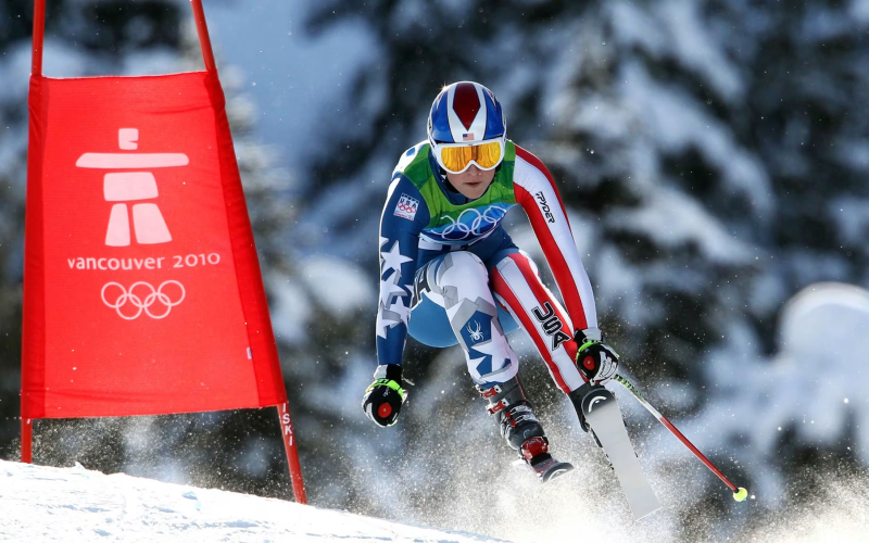 Lindsey Vonn competindo nas Olimpiadas de Vancouver 2010, em que ganhou medalha de Ouro no Downhill feminino – Foto: Getty Images – Fonte Olympics (2020)