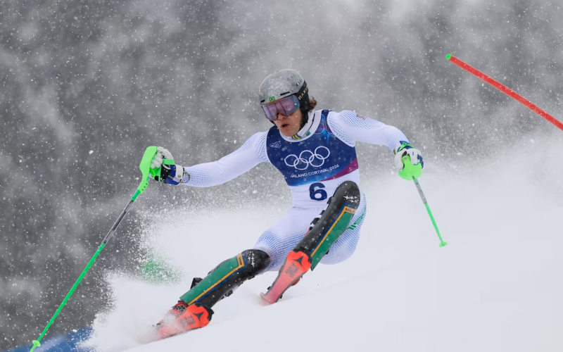 O esquiador Brasileiro Lucas Pinheiro Braathen competindo na Prova de Slalom na Olimpíadas de Milano Cortina 2026 – Foto Alexis Boichard – Getty Imagens – Fonte: Olympics (2026)