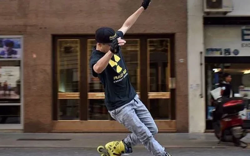 Patinador Inline praticando Slide - Fonte: Pinterest 524880531562769349 (2025)