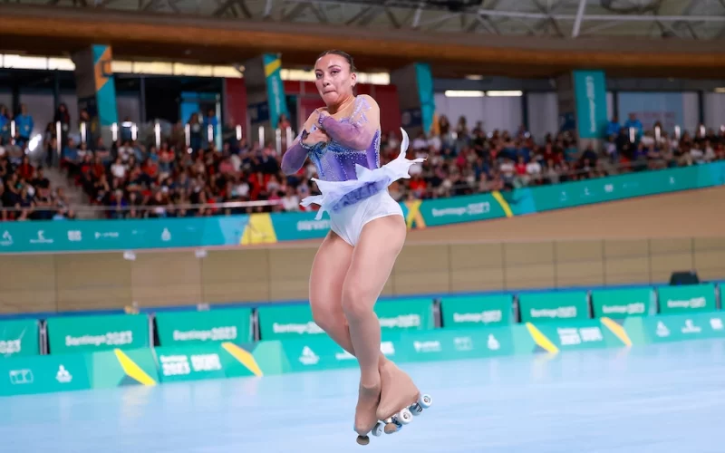 Patinadora Artística colombiana, Sandra Díaz García, competindo nos jogos Pan-Americanos Santiago 2023