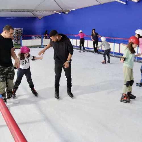 Pista de patinação no gelo em Sorocaba, inaugurada em 30/05/2025 - Foto: Michelle Alves – Fonte: Notícias de Sorocaba (2025)