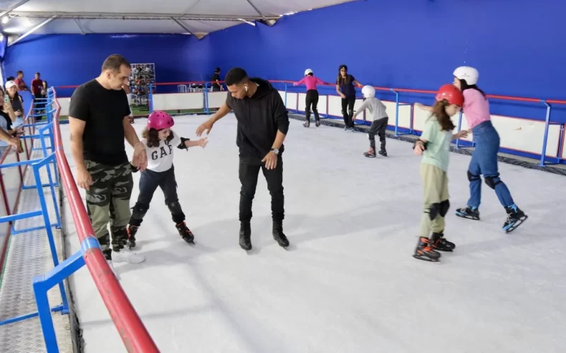 Pista de patinação no gelo em Sorocaba, inaugurada em 30/05/2025 - Foto: Michelle Alves – Fonte: Notícias de Sorocaba (2025)