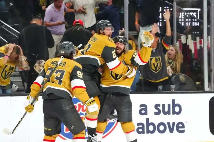 Theodore marca o gol da vitória na segunda prorrogação no jogo 3 da final da Stanley Cup 2026, entre as equipes de Vegas Golden Knights e Carolina Hurricanes - CAR@VGK, SCF – Fonte: NHL (2026)