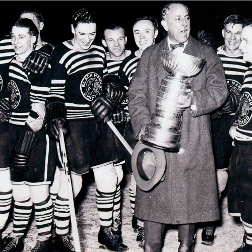 A NHL (National Hockey League) foi criada em 26 de novembro de 1917, em Montreal, Canadá, com 4 times: Montreal Canadiens, Montreal Wanderers, Ottawa Senators e Toronto Arenas, que mais tarde se chamaria Toronto Mapple Leafs. No início da liga, não existia uma preocupação com a utilização das Jerseys (uniformes de hockey no gelo).
