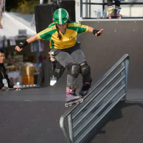 Patinadora Brasileira Ana Júlia Silva competindo no Campeonato mundial de Patinação Freestyle, em Sakai no Japão – Fonte: Roller enligne (2025)